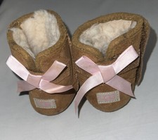 UGG Jesse Bow II Boots Camel Toddler size 2/3.
