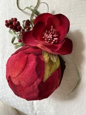 Katherine  s Collection 1 Rose Pedal Velvet Ball Roses /Berries Christmas