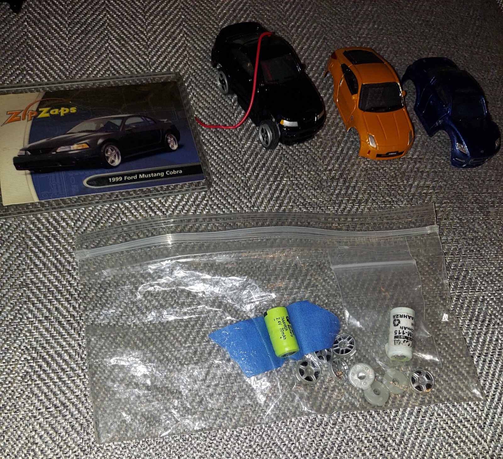 Zip Zaps 1 Car w/ 2 Extra Bodies + parts + 2 Batteries No Controller