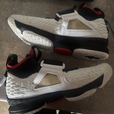 Nike LeBron 15 PE Diamond Turf for Sale | Authenticity Guaranteed