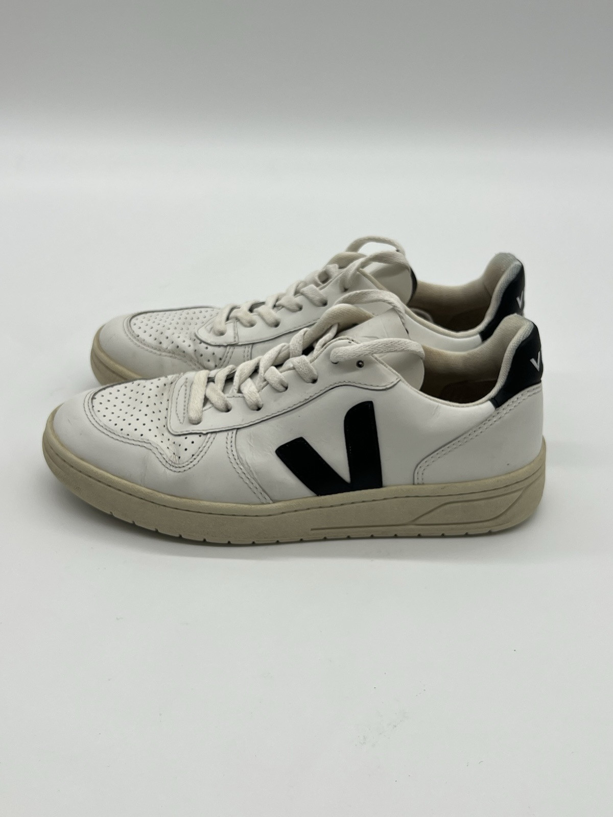 Veja V-10 Womens White Black Leather Low Top Sneakers Size 7