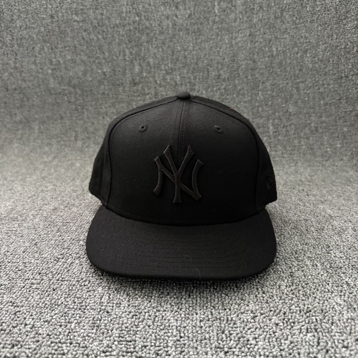 New Era New York Yankees Black Tonal Logo Flat Brim Cap