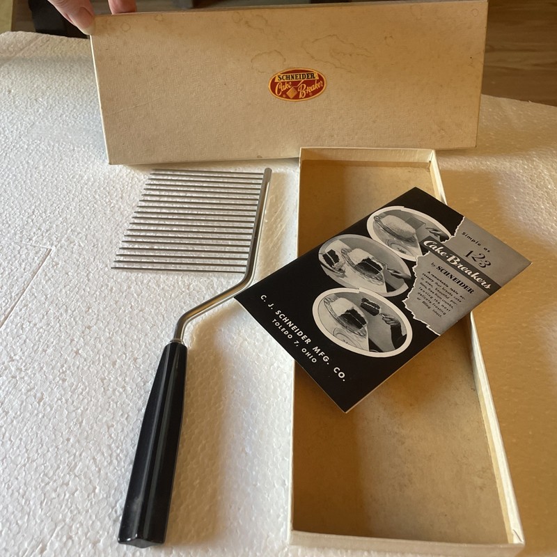 VTG Cake Breaker/Slicer
