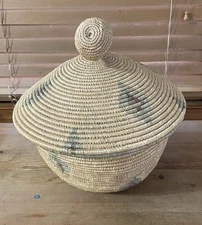 Large Native American Lidded Knob Diamond Pattern Basket