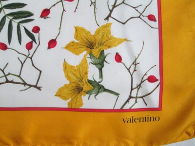 Foulard Valentino Vintage 100% Soie – Dimensions 83x87 Cm – Orange – Occasion