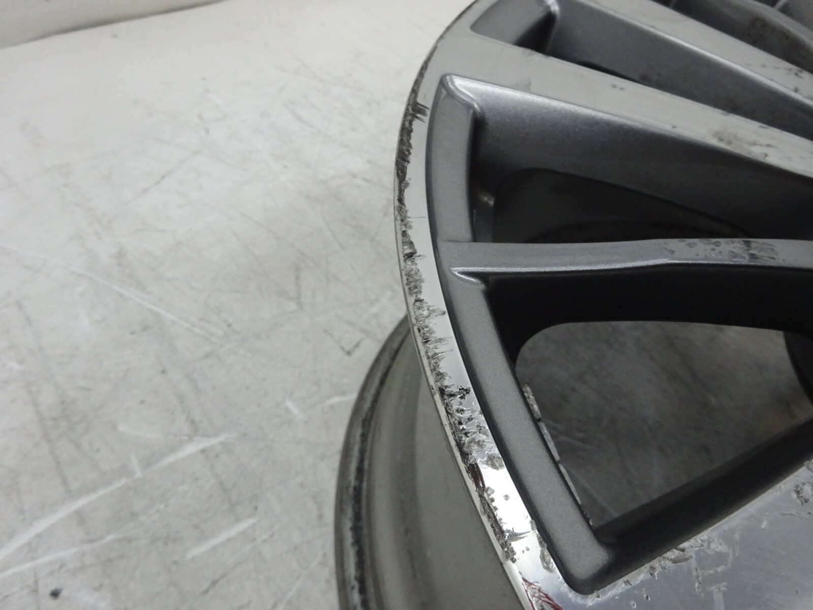 2014-2024 Maserati Ghibli Front Alloy Wheel Rim 8.5x19 670016852 OEM DE240278