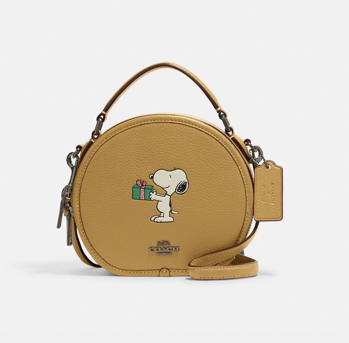 ミー 未使用品 COACH Peanuts スヌーピー スタジャン XS COACH X Peanuts Canteen Crossbody With Snoopy Present Motif CF290