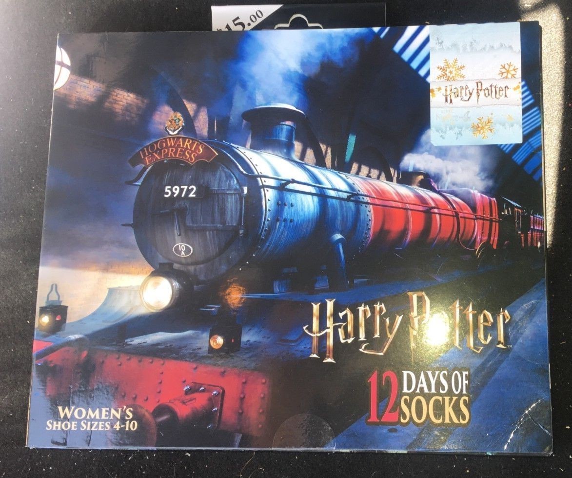 goen。 Harry Potter Hogwarts Train 12 Days of Socks Advent Calendar