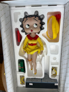 Betty Boop “Shopping Spree” Porcelain Doll 16” Tall Danbury Mint Original Box