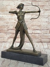 Escultura de bronce dama con arco preocupada Diana la cazadora, firmada: venta de Le Faguays