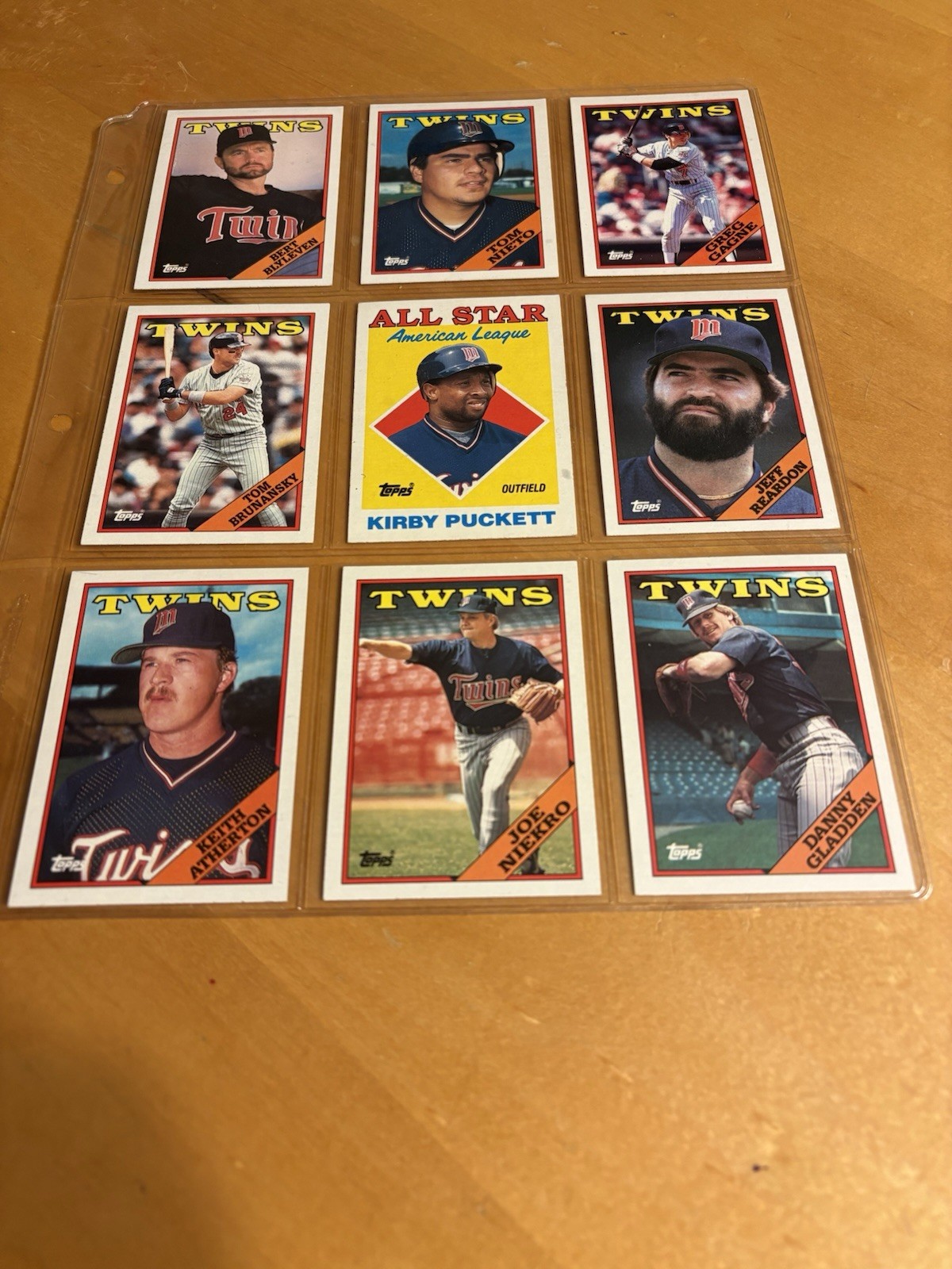1988 Topps Minnesota Twins Team Set with Traded (31 Cards)