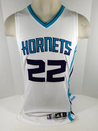 Camiseta blanca emitida por el juego 2015-17 Charlotte Hornets Brian Roberts #22 DP07958 - Imagen 2 de 10