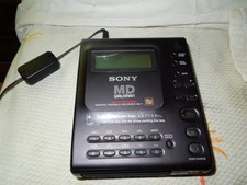 SONY MZ-1 PORTABLE MINIDISC PLAYER/RECORDER CRACKED PLASTIC SCREEN POWERS ON