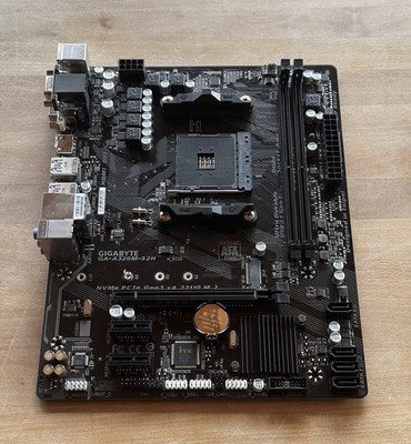 GIGABYTE GA-A320M-S2H MicroATX AM4 DDR4 Mainboard HDMI DVI VGA USB 3.0
