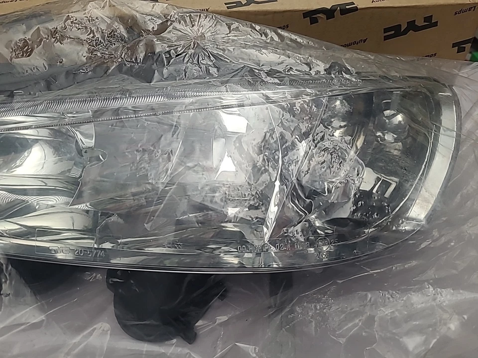 TYC 471735521 1999-2004 PG 4X6 TWIN R HEAD LAMP W/DUST COVER LH - Image 2 of 4