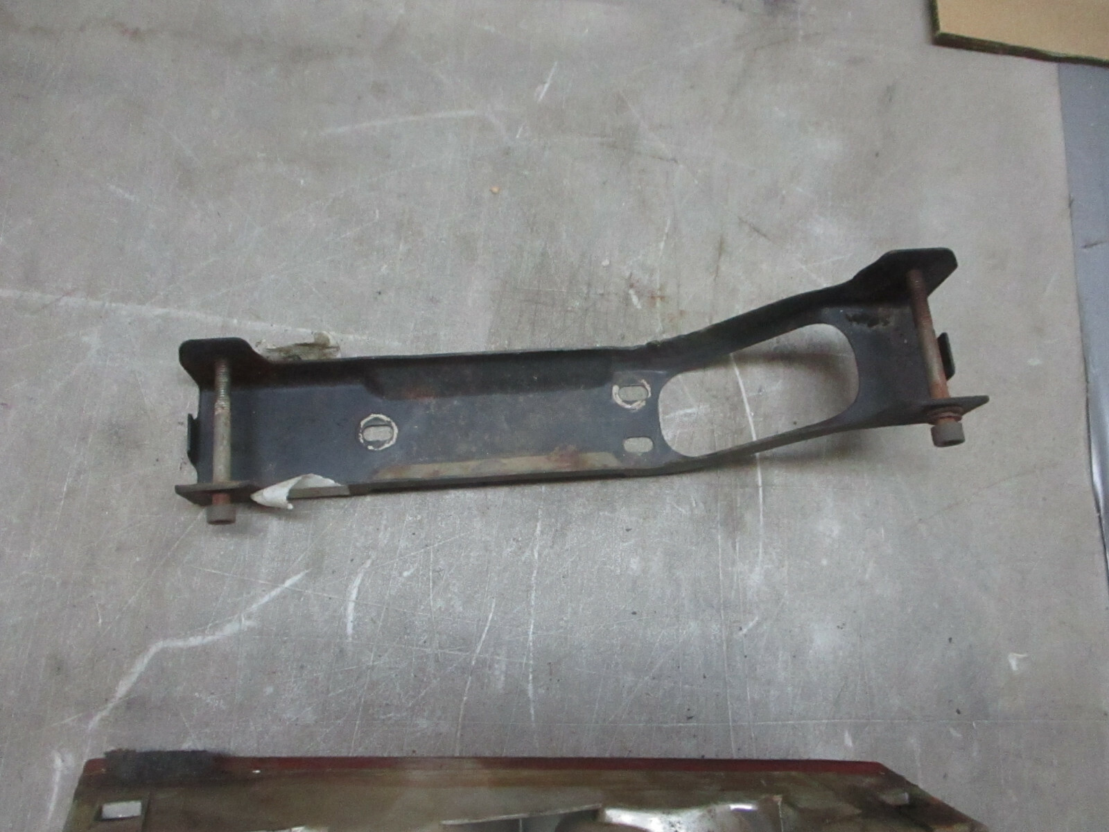 PASSENGER  FRONT BUMPER  BRACKET MASERATI CHRYSLER TC 89 90 91 