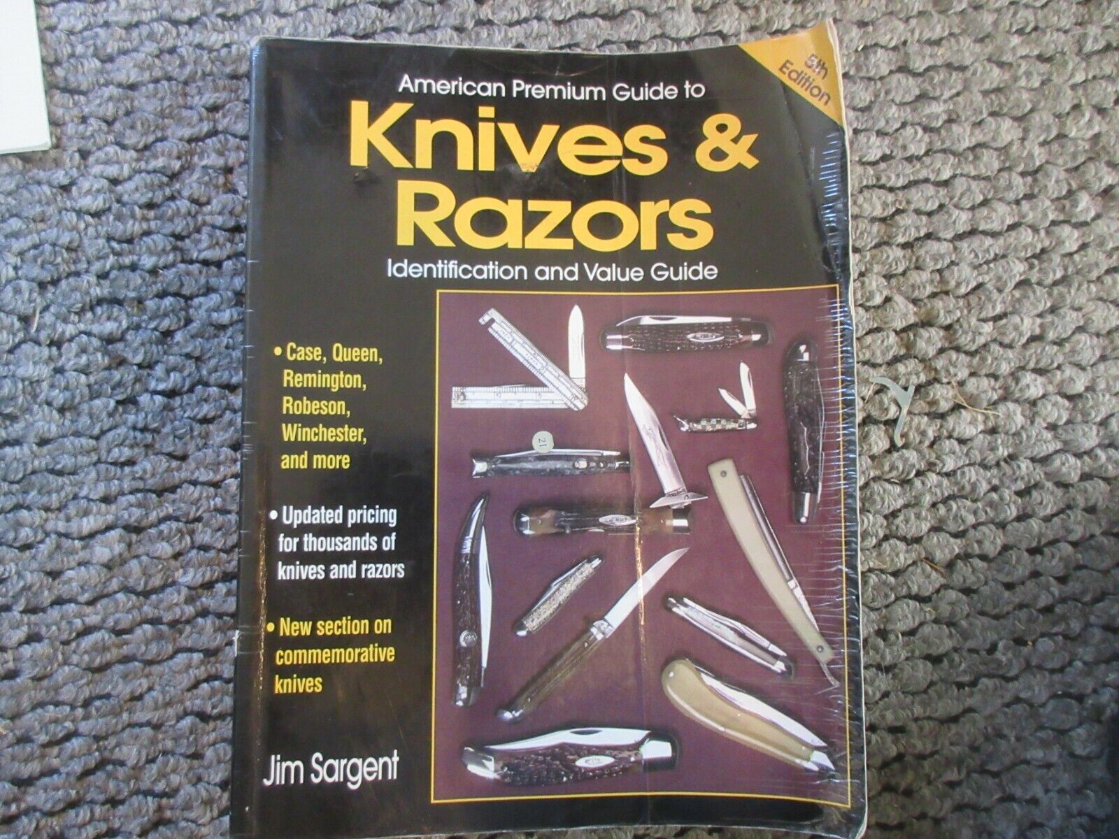 AMERICAN PREMIUM GUIDE TO KNIVES & RAZORS 5 TH ED BY SARGENT SIGNED BY SARGENT 