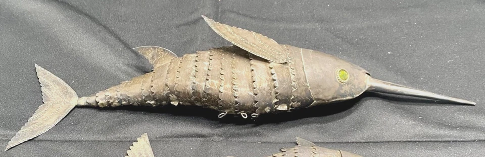 АНТИКВАРНАЯ СЕРЕБРЯНАЯ ШАРНИРНАЯ ФИГУРКА РЫБЫ-МЕЧА 12 дюймов - 3,6 унции, c1880, хорошая с деталями. - Изображение 2 из 4