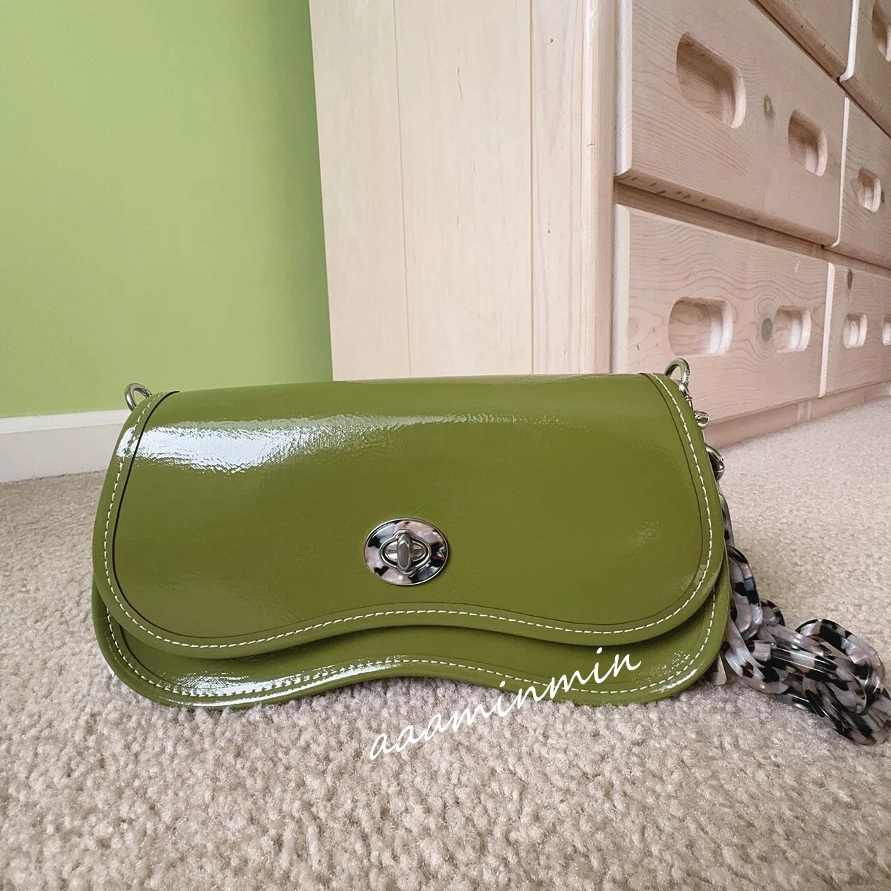 Borsa Coach Wavy Dinky nuova con etichetta in pelle verniciata stropicciata Coachtopia CQ056