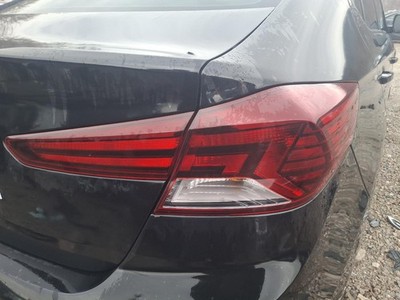Used Right Tail Light Assembly fits: 2019 Hyundai Elantra Sedan quarter panel mo