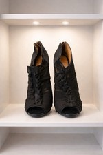 Nine West EXPOSURE Black Ruffle Front Stiletto Peep Toe Bootie Size 9M Carrie