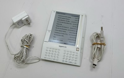 Amazon Kindle 1st Generation eReader D00111 Vintage  READ! AS IS