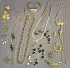 VTG LOT OF GOLD TONE SIGNED JEWELRY NECKLACE BROOCH BRACELET NECKLACE COSTUME