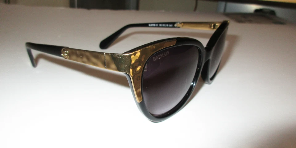 Gafas de sol Balmain BL2072B para mujer negras y doradas Francia Foto 3 de 4