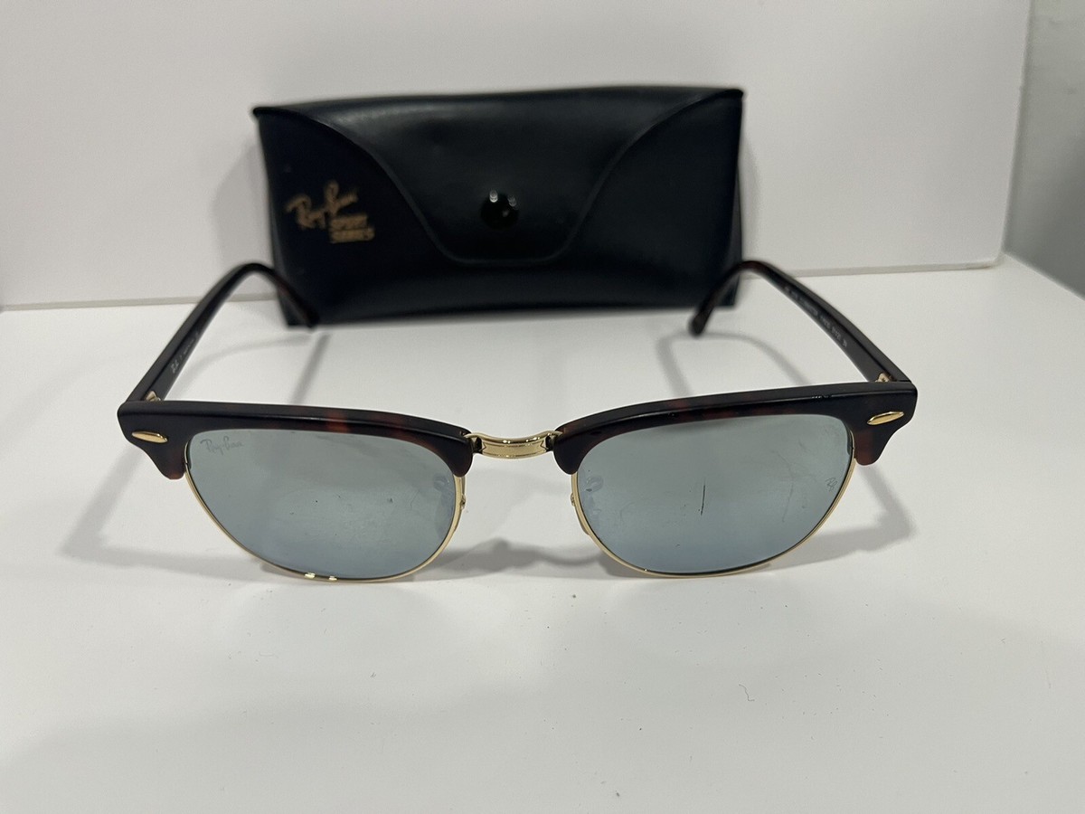 LIKE NEW Ray Bans Clubmaster Classic Polished Black On Gold RB3016 W0365 51-21 Ray Ban Clubmaster RB 3016 w0365 55mm Large Black Gold ITALY  main image 2