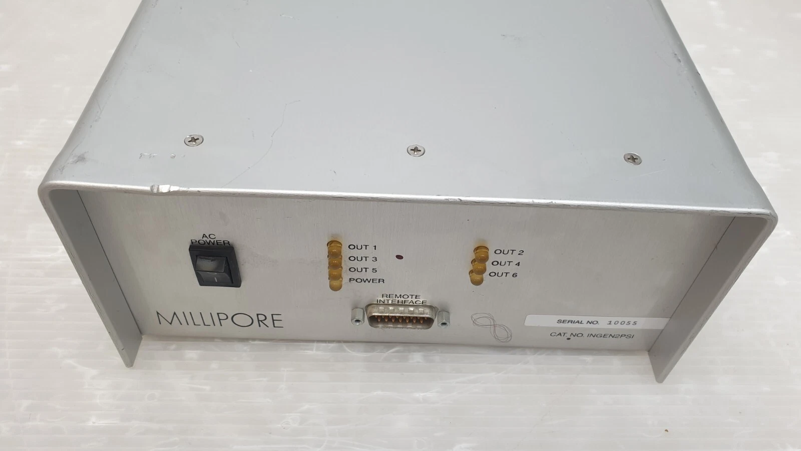 Millipore INGEN2PSI control unit, top and front view of the aluminum case