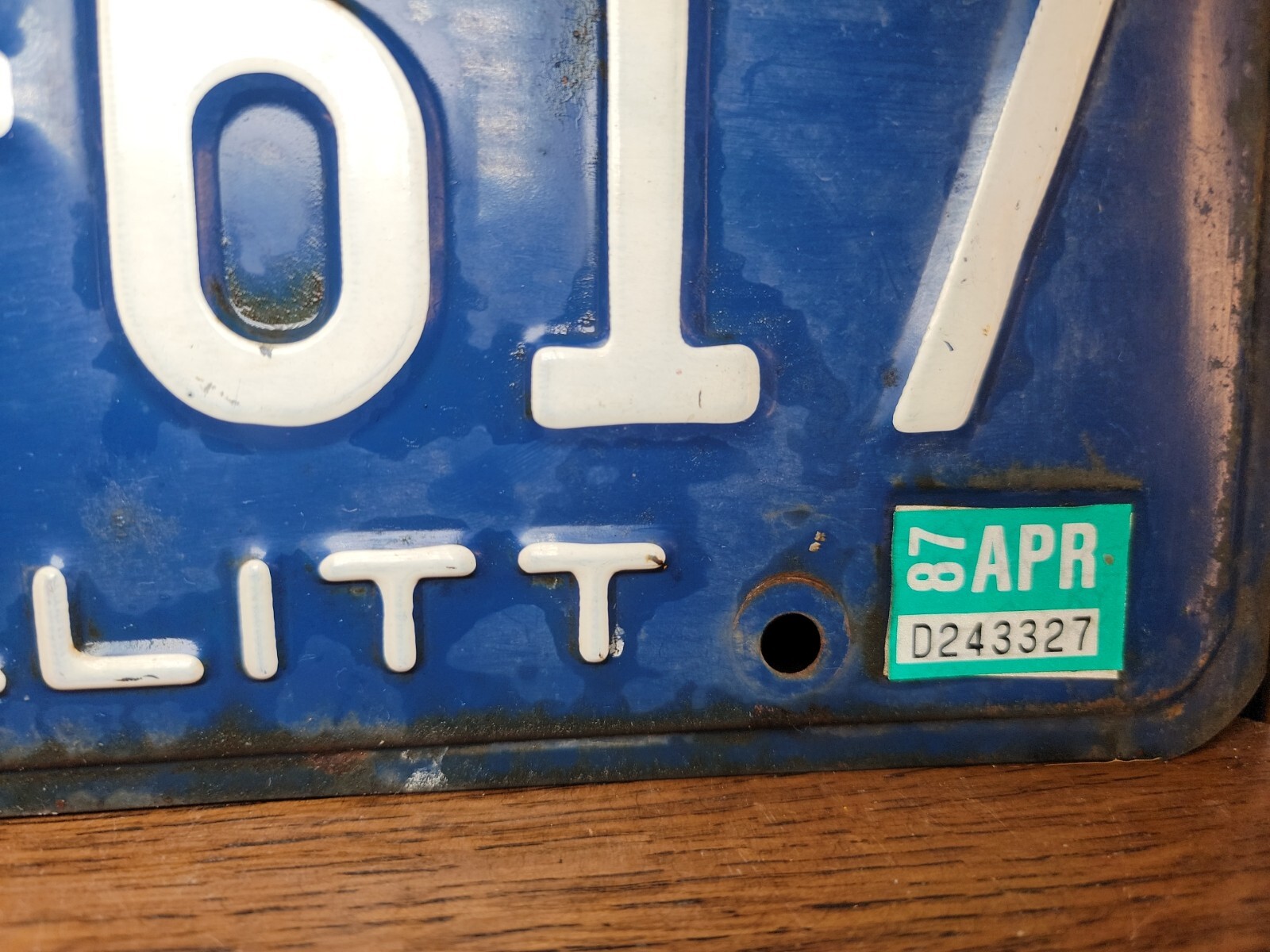 Vintage Antique KY Kentucky 1987 Blue & White Bullitt County License