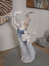 LLADRO  6570 'NEW HORIZONS" with box mint condition. Large Rare and BEAUTIFUL.