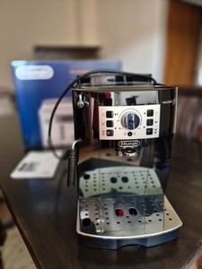 DeLonghi Magnifica S ECAM 22.110 Schwarz - Kaffeevollautomat - TOP-Zustand