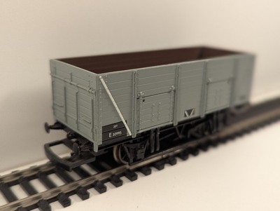 Hornby R6108G 9-Plank 20T Open Mineral Wagon - No. E30911 (BR grau)
