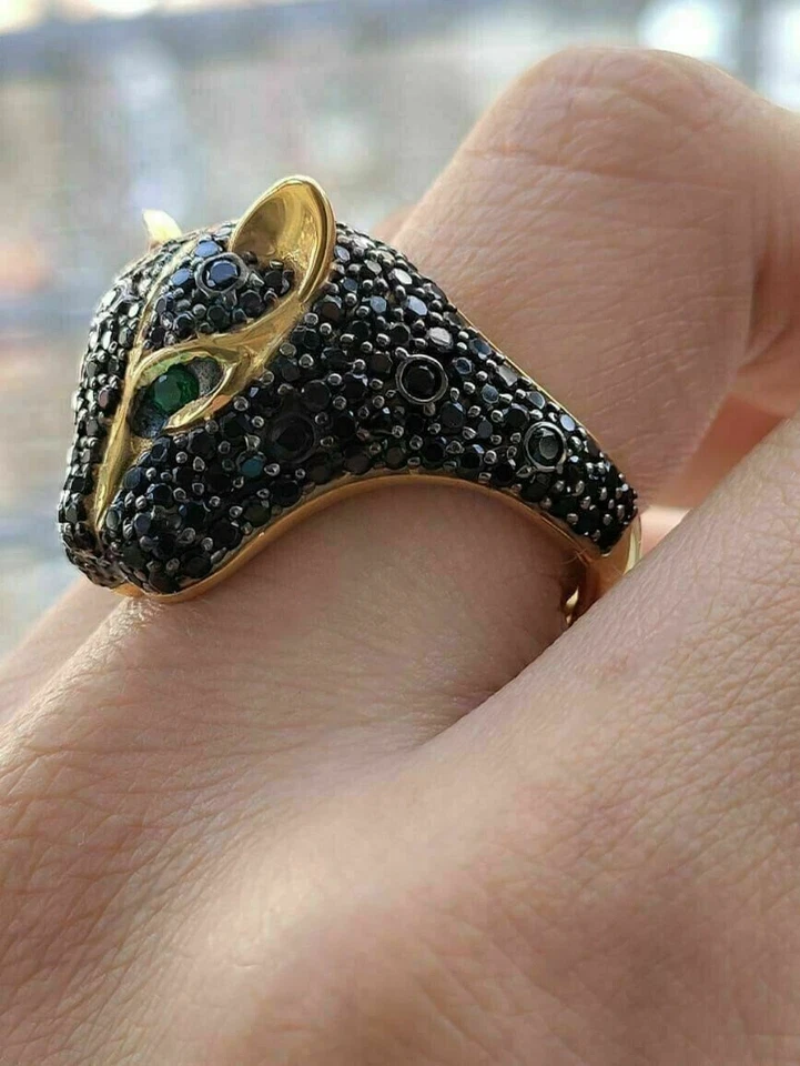 Anillo pantera de diamantes negros creado en laboratorio de corte redondo de 2 quilates enchapado en oro amarillo de 14 k Foto 2 de 4