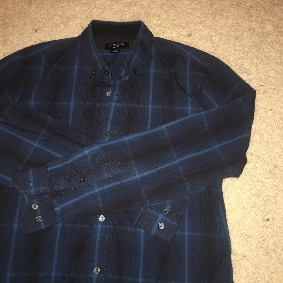 Camisa con botones Attention para hombre talla pequeña azul a cuadros calce ajustado Foto 4 de 4