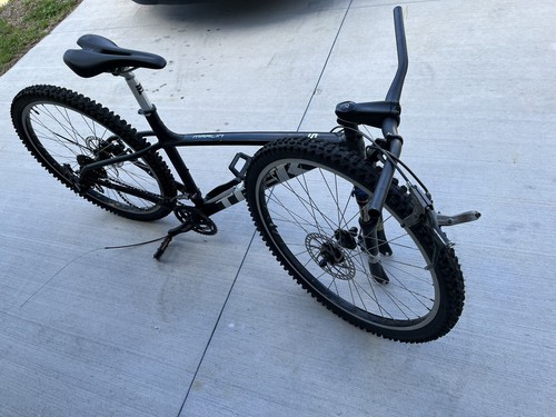 Trek Marlin 5 Mountain Bike/ Needs Work 