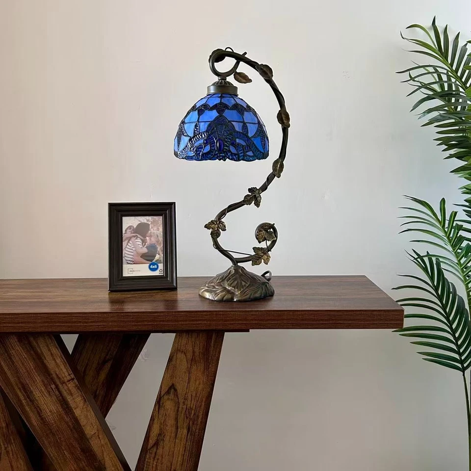 Lámpara de mesa estilo Tiffany vitral azul estilo barroco bombilla LED 21" H*11" W*8" D Foto 3 de 4