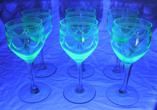 6x Uranglas Weinglas Jugendstil um 1910 fein geätzt Girlanden antik Glas Set