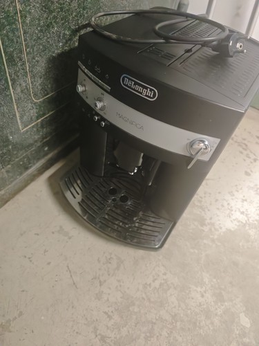 De'Longhi Magnifica ESAM 3000.B schwarz Kaffeevollautomat