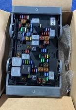 2010-2013 Chevrolet Silverado 1500 Engine Fuse Box 5.3l Genuine Oem