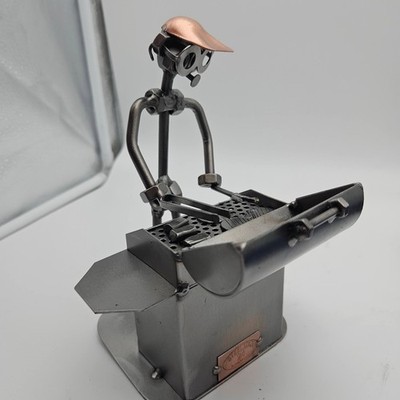 Steelman24 Barbecue Master Sculpture   Handmade Nuts & Bolts Metal Figurine