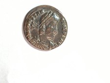 Constantine II - 2 Soldiers with Standards Small Bronze -10