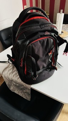 Satch Schulrucksack/Schulranzen in Schwarz/Rot mit Brustgurt