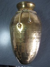 Geh&auml;mmerte Messingvase Design Boho 25,5 cm hoch , Indien , Vitrinenst&uuml;ck