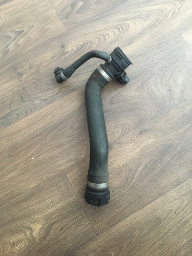 BMW E87 1er Schlauch Kühlwasserschlauch Zylinderkopf Kühler oben 7796869