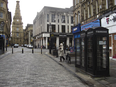 Foto 6x4 Maismarkt, Halifax Beachten Sie die ungewöhnlichen schwarzen Telefonzellen. Für einen c2009