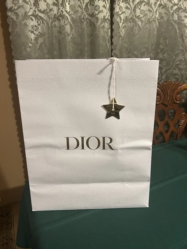 Grand sac cadeau shopping Christian Dior blanc texture galet avec accents logo doré