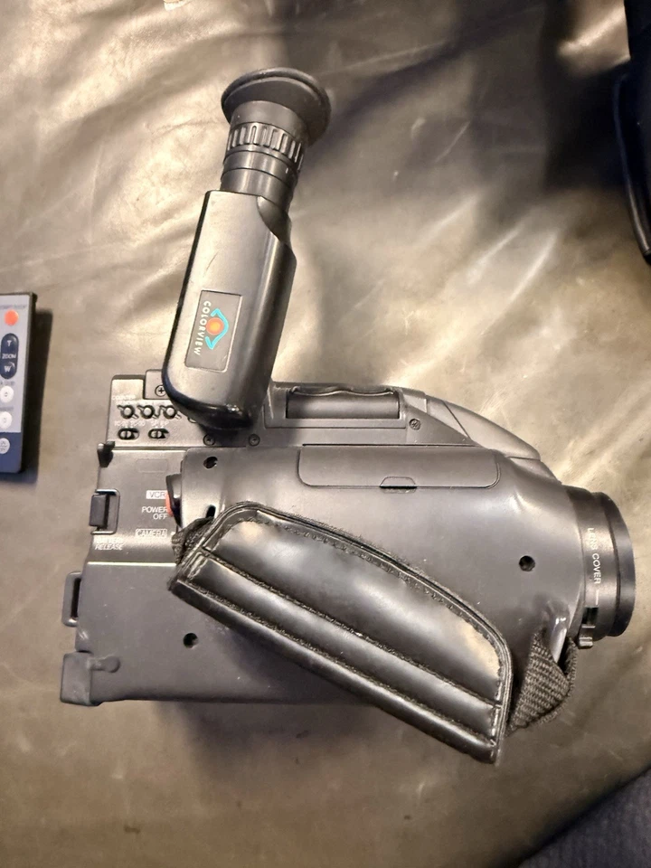 Vintage RCA Small Wonder AutoFocus VHSC Camcorder with Remote Control – Untested - Image 2 of 4