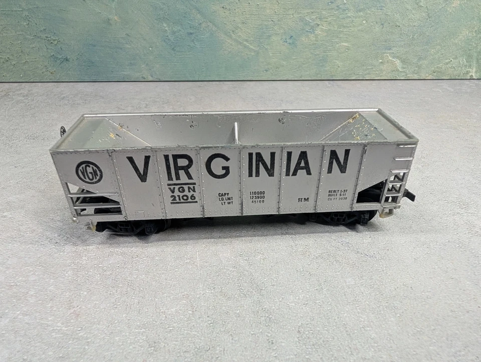 USED Tyco HO Scale 2 Bay Operating Hopper Virginian VGN #2106 - Image 3 of 4